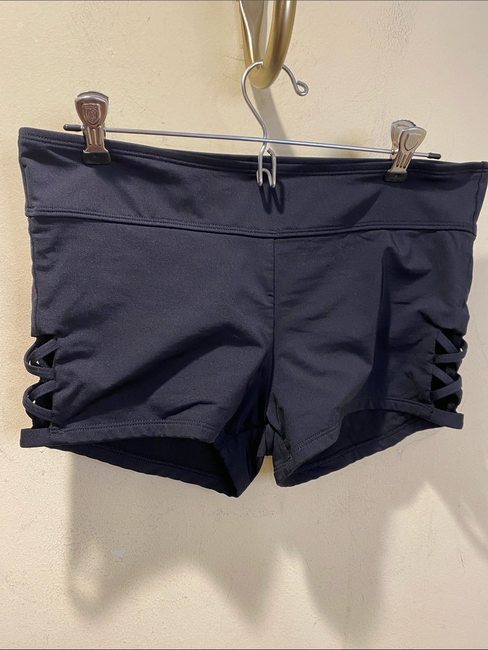 Kona Sol Black Lace-Up Side Athletic Shorts size M